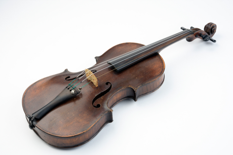 <span class="figure-number">Figure 5: </span>A replica violin.